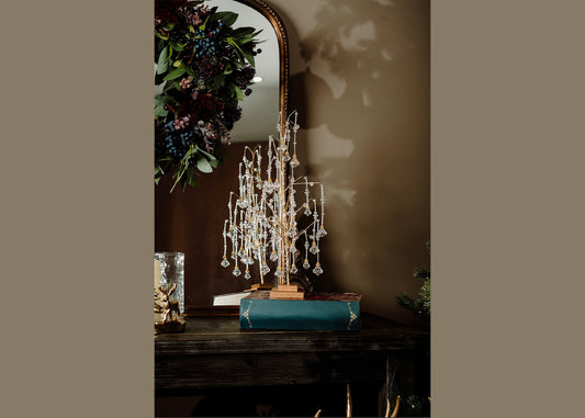 Gold 50 cm hanging crystal Christmas tree with cascading crystal drops
Luxurious gold hanging Christmas tree with crystal accents on display
Close-up of faceted crystal drops on gold hanging Christmas tree
Detail view of gold frame and crystal pendants reflecting light
Gold crystal hanging Christmas tree styled above a holiday console display
50 cm gold crystal drop Christmas tree hanging over decorated console table
Gold hanging Christmas tree with crystal drops displayed above a fireplace mantle

